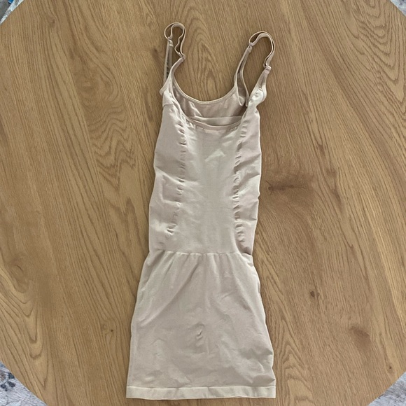 Skims shapewear - Picture 1 of 2
